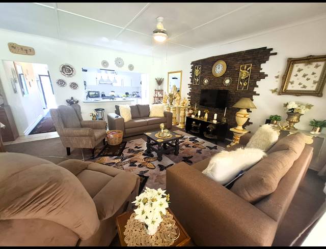 2 BEDROOM TOWNHOUSE FOR SALE IN UVONGO